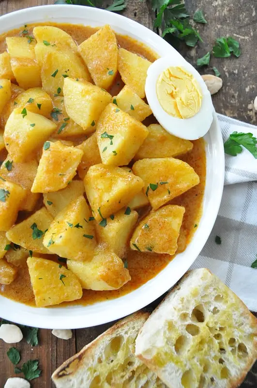 غذاهای سنتی ایرانی با سیب‌زمینی و ادویه‌های محلی