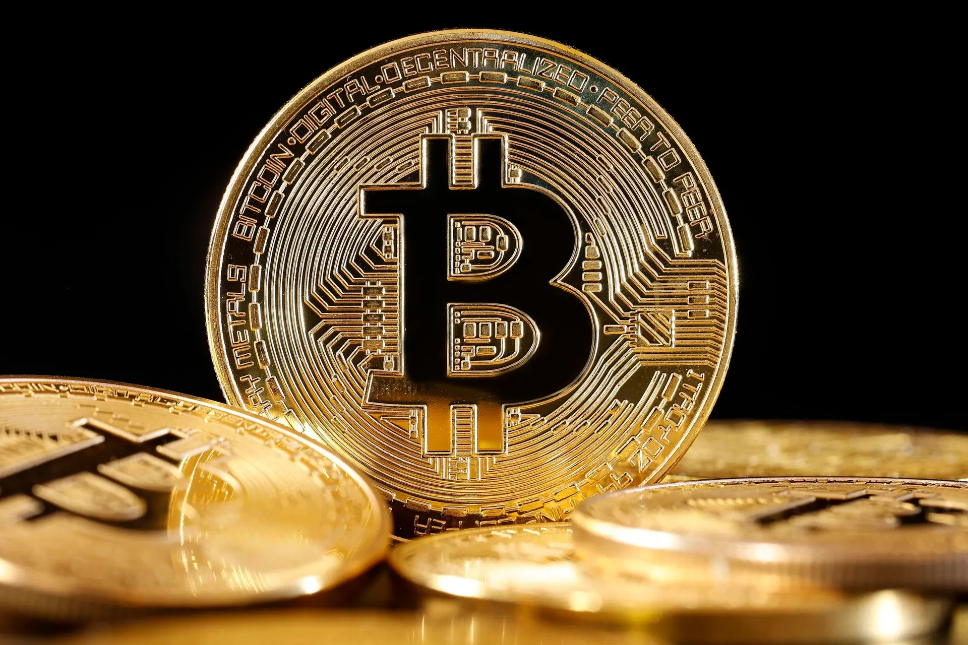 نمودار شاخص ترس و طمع بیت‌کوین در کنار نمودار قیمت