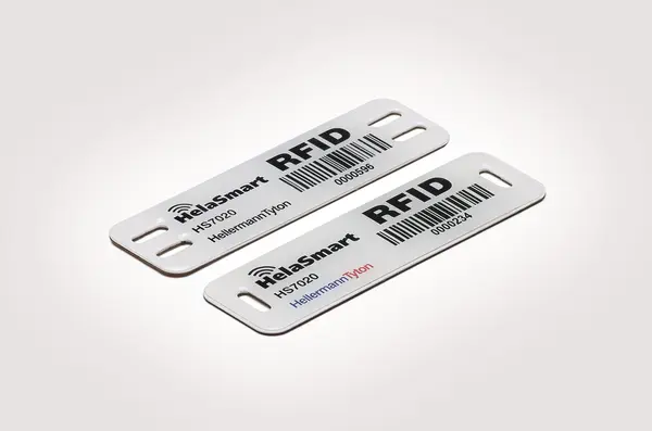 مقایسه بین برچسب RFID و بارکد روی یک کالا