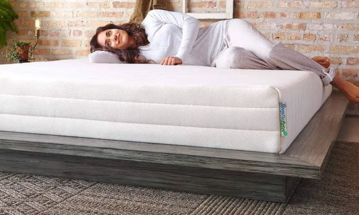 دو نمونه تشک با طراحی‌های مختلف برای مقایسه نرمی و سختی
