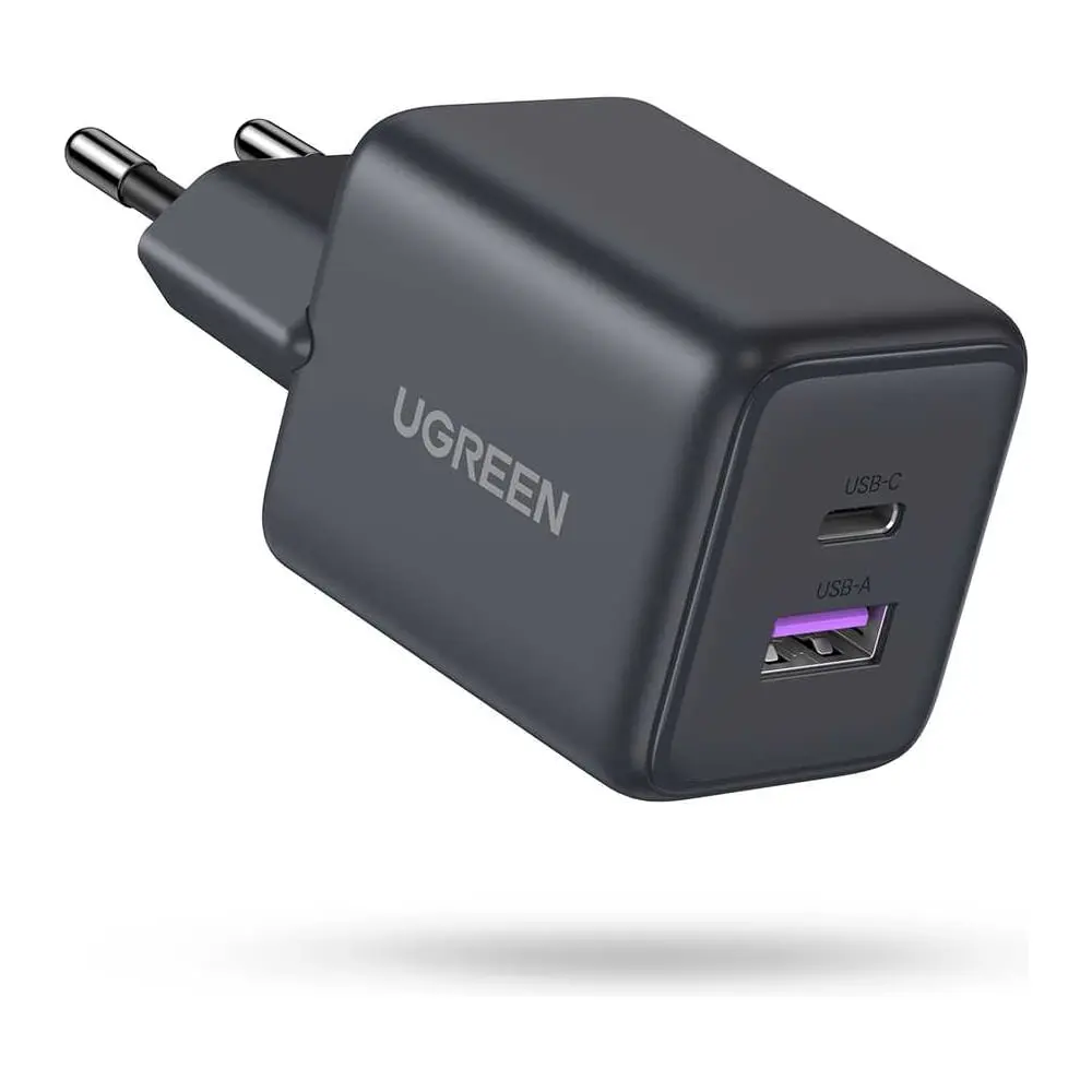 یک شارژر فست شارژ مدرن با کابل USB-C و توان بالا