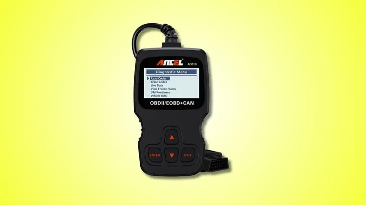 دستگاه دیاگ بی‌سیم با تلفن همراه متصل به پورت OBD2 خودرو