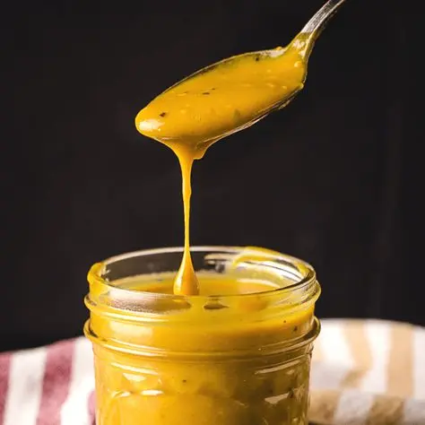 خردل تازه و مواد اولیه برای تهیه سس خردل خانگی