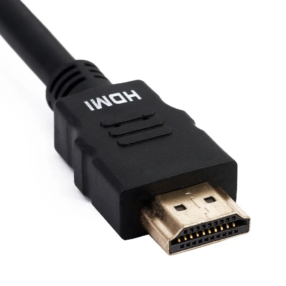 یک دانگل HDMI پیشرفته که به یک تلویزیون متصل شده و تصویر 4K را نمایش می‌دهد