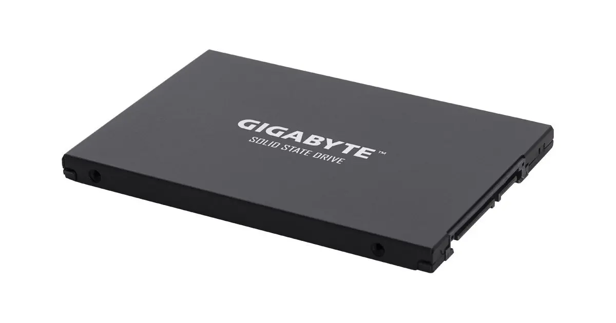 مقایسه سرعت SSDهای SATA و NVMe برای سرور