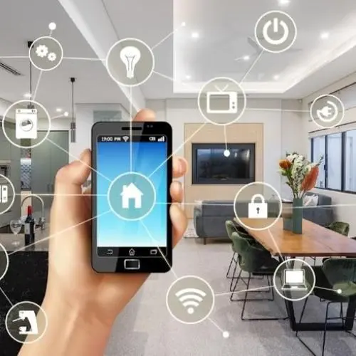 نمونهای از یک سیستم مرکزی خانه هوشمند که با هر دو پروتکل Z-Wave و Zigbee سازگار است