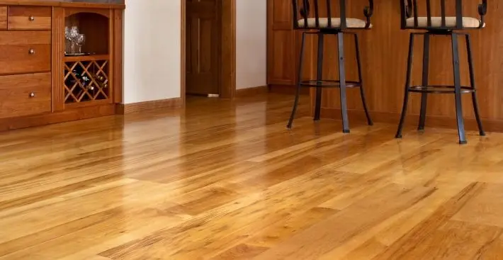 نمونه کفپوش سرامیکی با طرحهای مختلف و سطحی صاف و براق