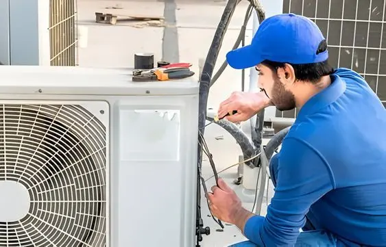 تعمیر و نگهداری سیستم تهویه مطبوع در یک ساختمان مسکونی