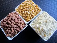 نخود پودر شده و آرد نخودچی در ظرف شیشه‌ای