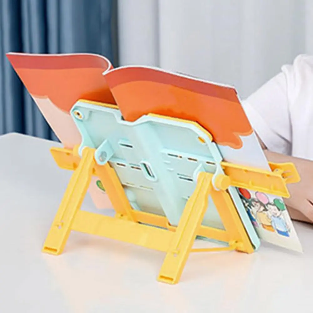 کتابخوان ایستاده با چندین جایگاه برای نگهداری کتاب و قلم