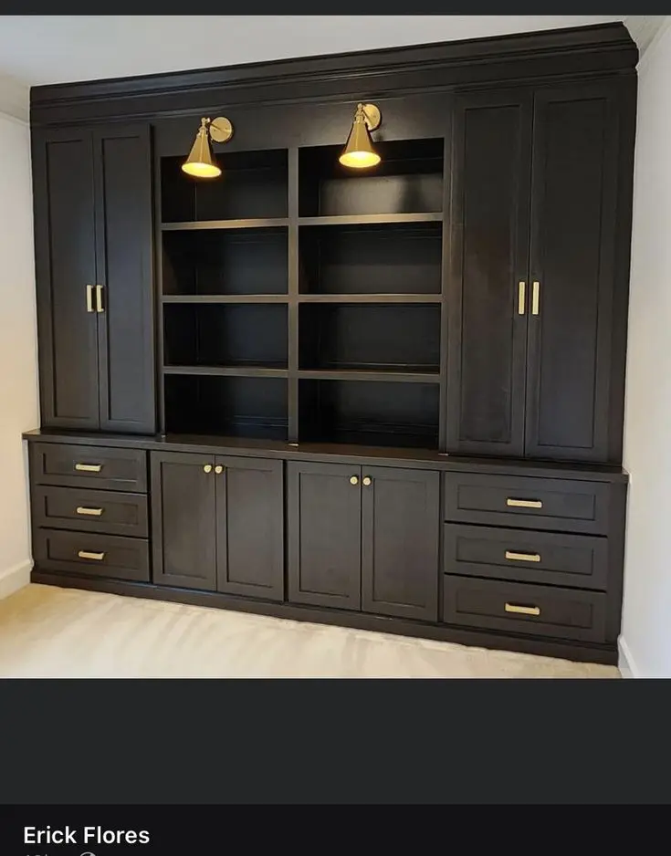 کابینت هایگلاس با لمینت چوبی و طراحی کلاسیک