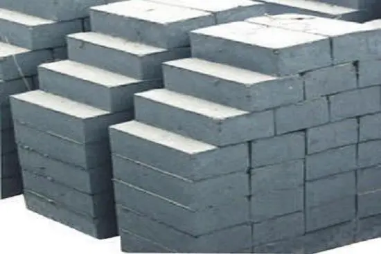 نصب بلوک AAC در یک ساختمان در حال ساخت