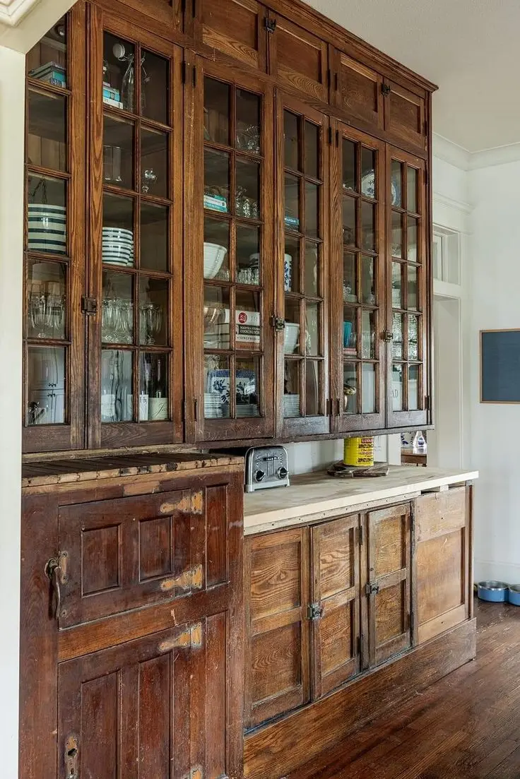نمونه‌ای از کابینت چوبی با طراحی مدرن و استفاده از چوب گردو