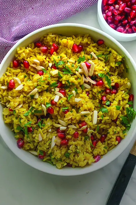 برنج در حال پخت در تابه
