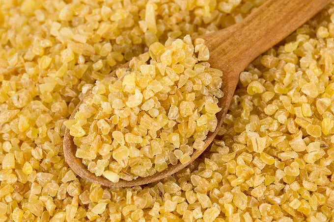 چندین نوع بلغور جو در ظرف‌های جداگانه