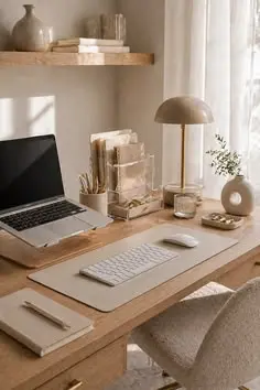 نمونه‌ای از میزهای اداری مدرن با طراحی مینیمالیست و سطح کار چندگانه