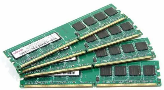 نمونه‌ای از ساکت‌های رم DDR4 و DDR5 در مادربرد