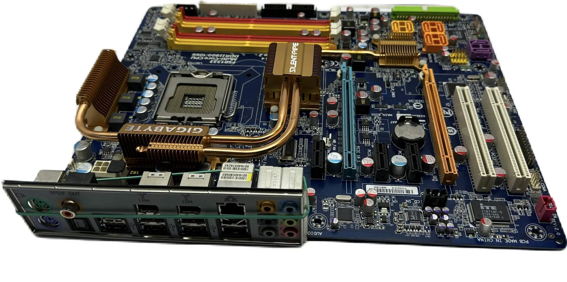 مادربردهای مختلف اینتل و AMD با مشخصات فنی مختلف