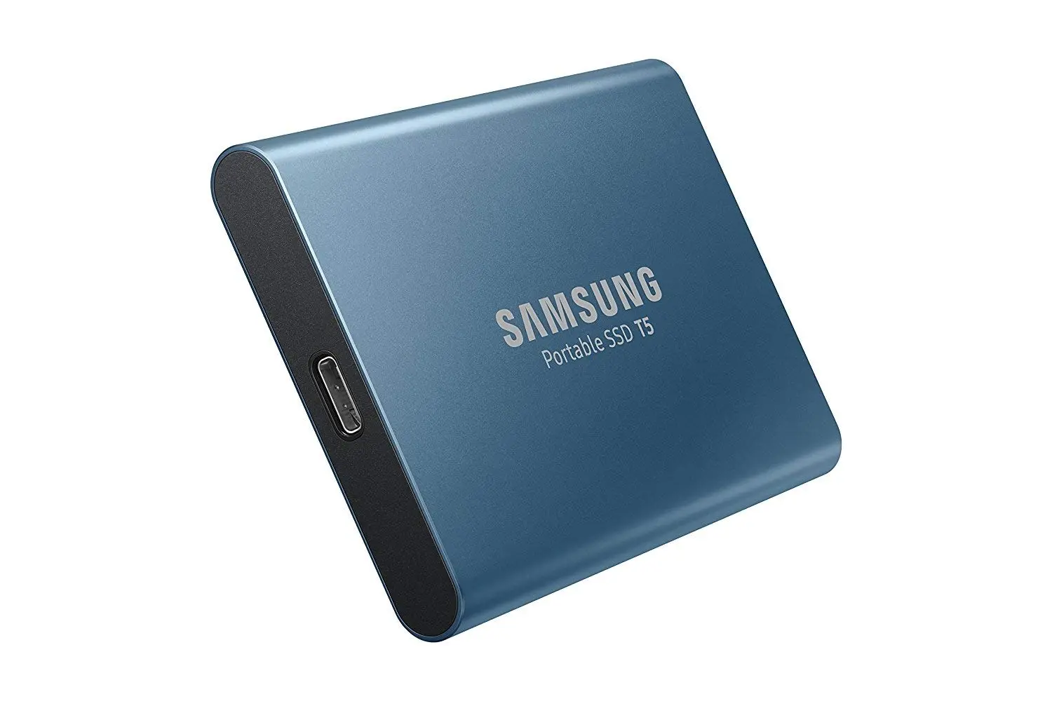 نمونه‌ای از SSDهای اکسترنال با طراحی‌های مختلف و پورت‌های USB-C و USB-A