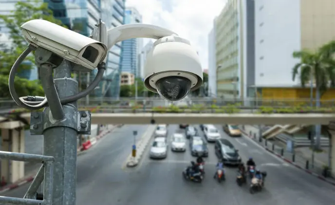 سیستم پردازش تصویر در مرکز کنترل ترافیک برای تحلیل ویدئوهای دوربین‌های هوشمند