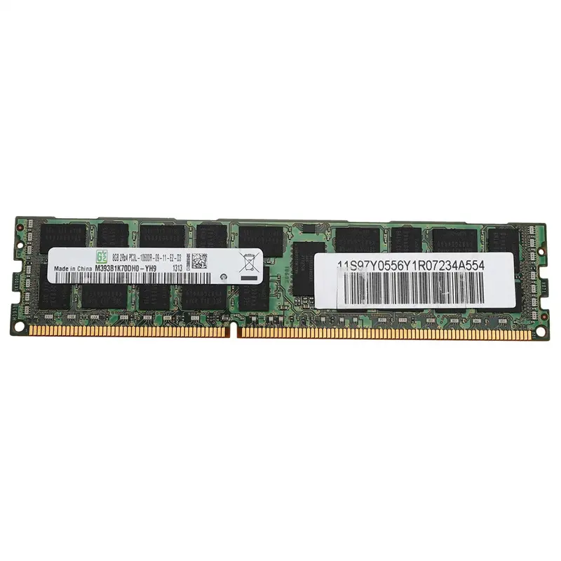 مقایسه فیزیکی یک مودول ECC RAM با یک مودول RAM معمولی برای نشان دادن تفاوت در طراحی و تراشههای تصحیح خطا