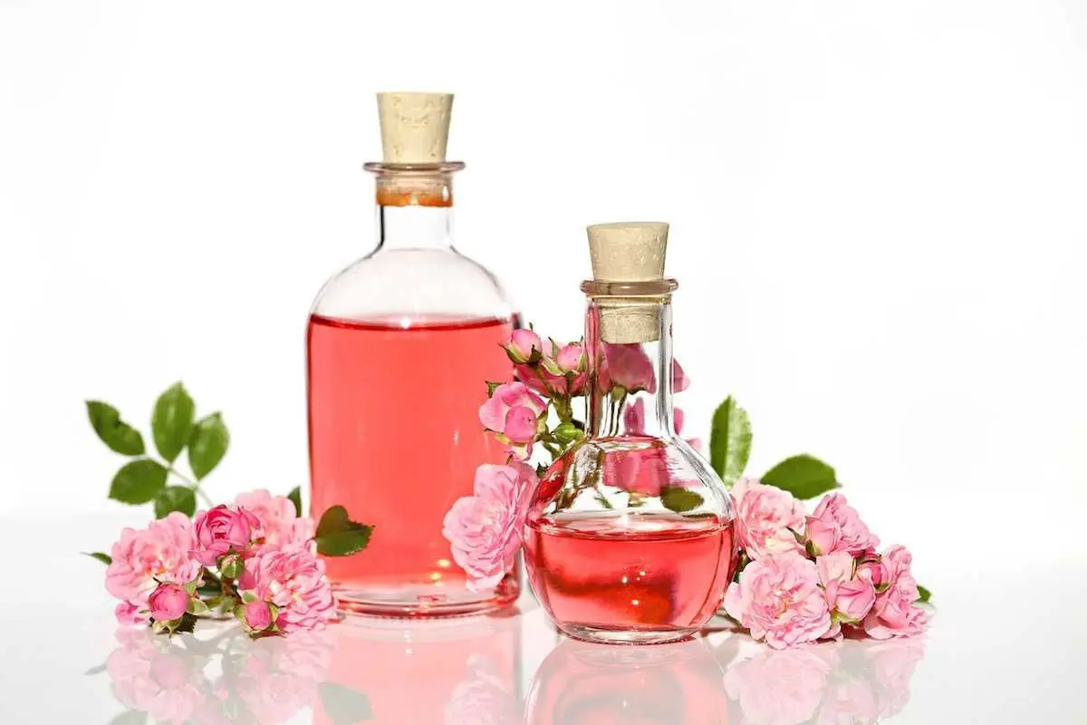 استفاده از گلاب در تهیه شیرینی‌های سنتی ایرانی