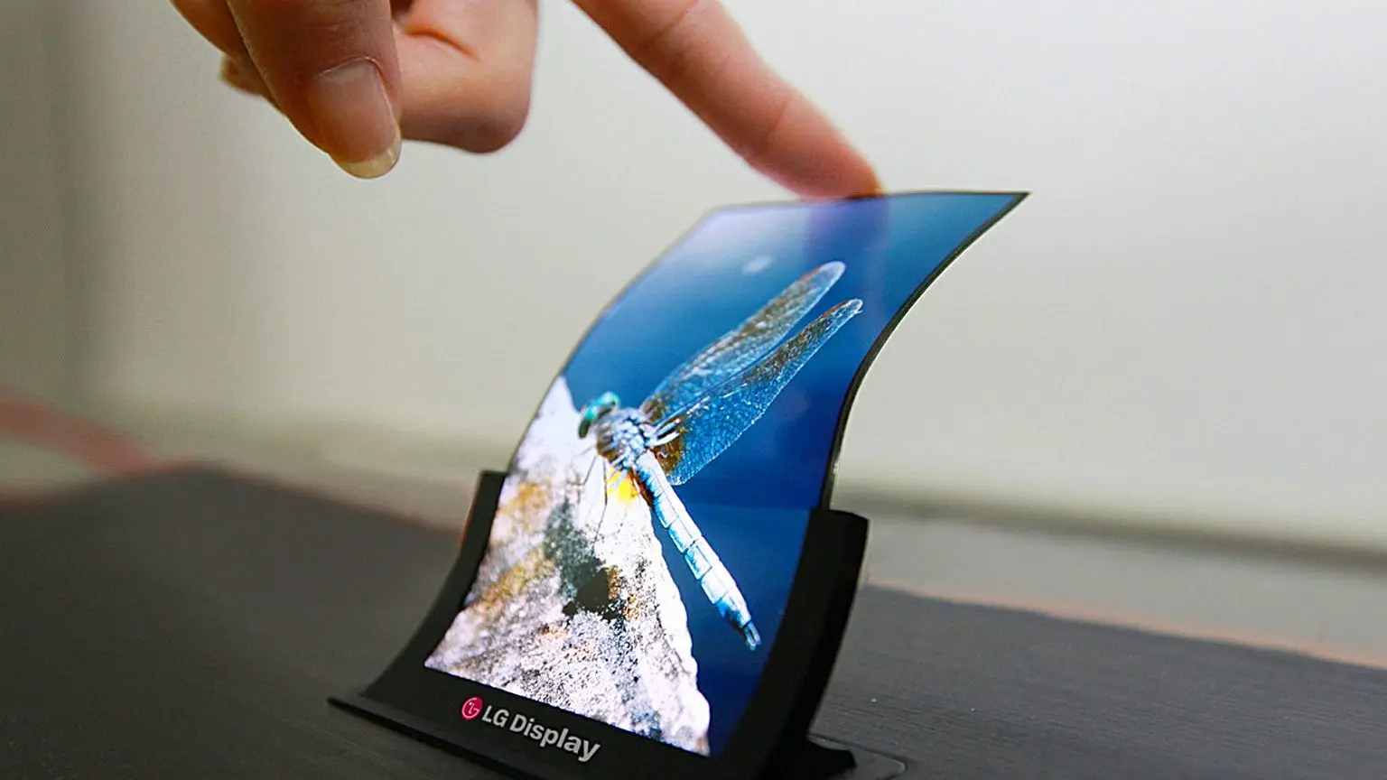مقایسه نمایشگرهای OLED و LCD در گوشیهای هوشمند