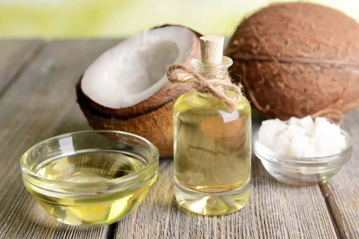 مقایسه بین روغن نارگیل خام و تصفیه شده در ظرف‌های مختلف