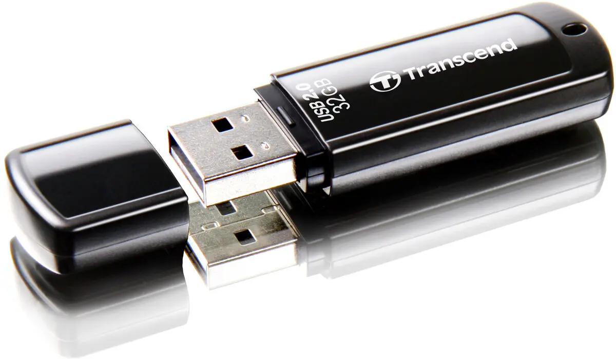 نمونه‌ای از فلش مموری‌های USB 3.0 با طراحی‌های مختلف و برندهای شناخته‌شده