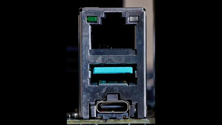پریزهای چندپورت USB برای استفاده همزمان با چندین دستگاه