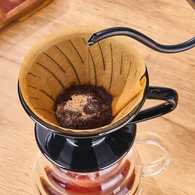 مراحل آماده‌سازی قهوه با دریپر دستی