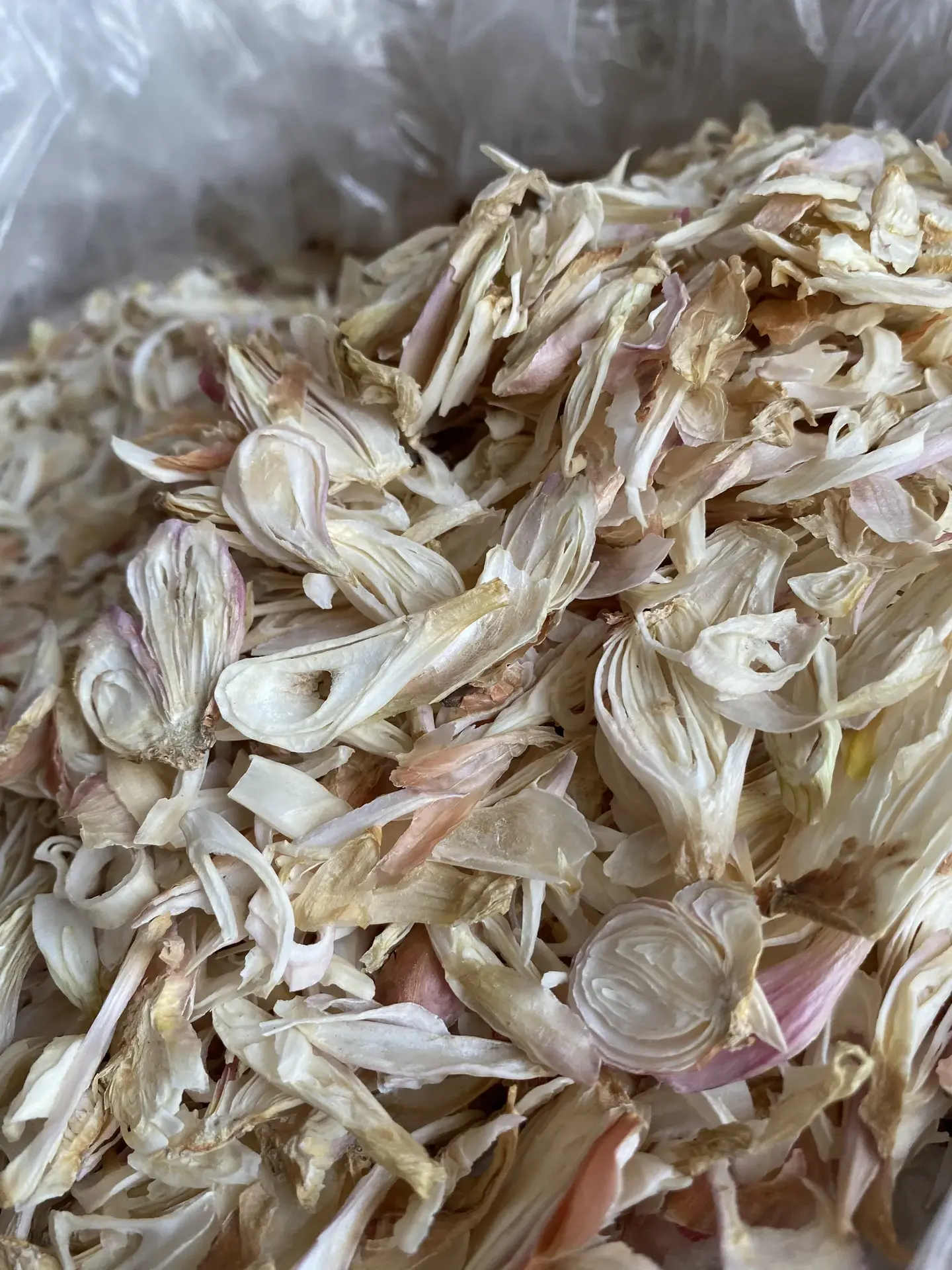 سیر خشک با کیفیت در بسته‌بندی شفاف و مناسب
