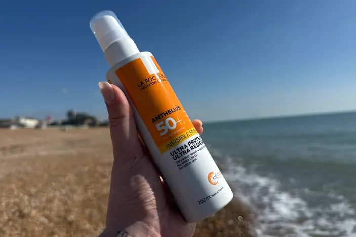 کرم ضد آفتاب اسپری با SPF 50 برای محافظت کامل پوست
