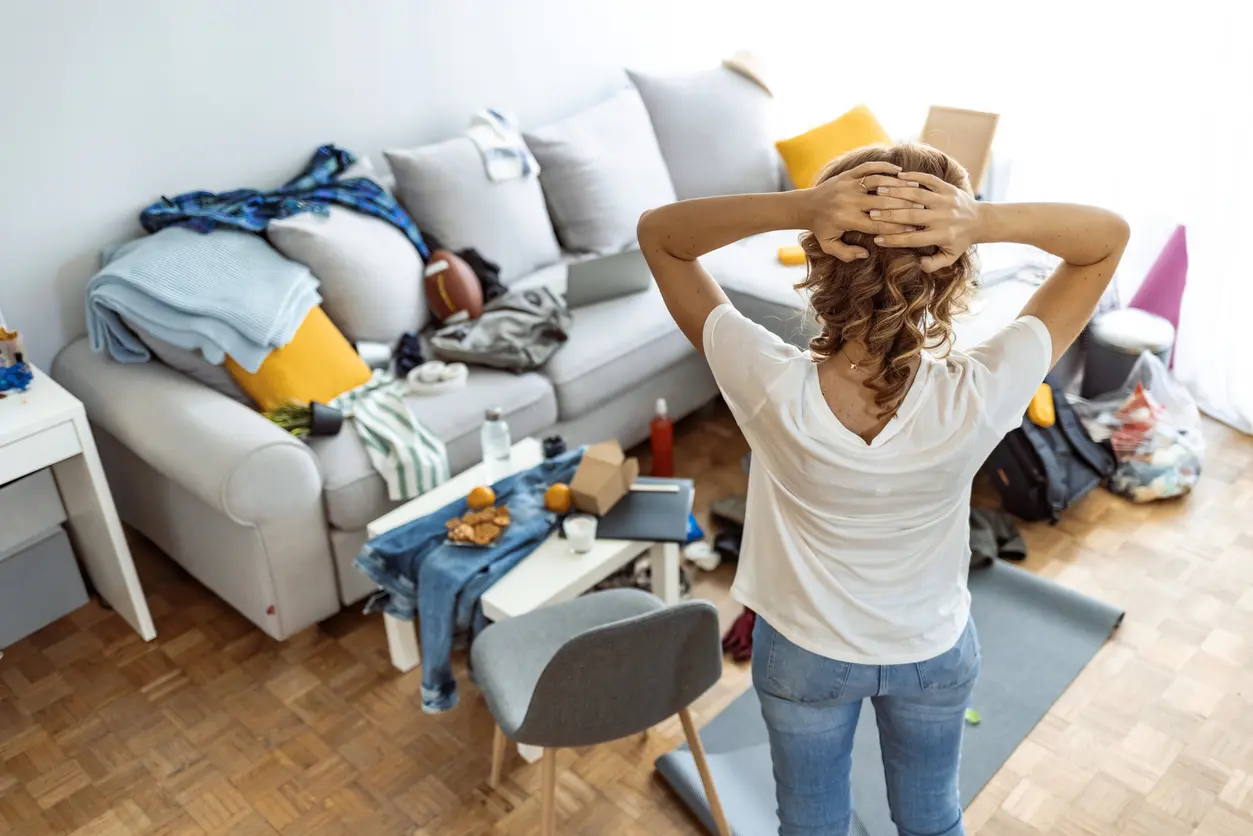 یک محیط خانه سازماندهی و مرتب با وسایل کم و کارآمد