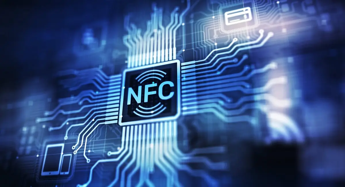 دستگاه خواننده NFC که برای پردازش پرداخت‌های بدون تماس استفاده می‌شود