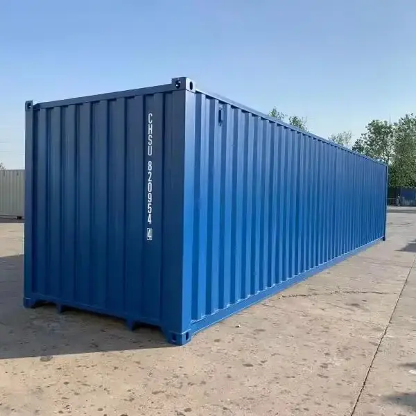 کانتینرهای مختلف در انبار برای انتخاب مناسب