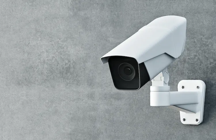 نصب دوربین مداربسته بر روی دیوار پارکینگ با سیستم مدیریت مرکزی