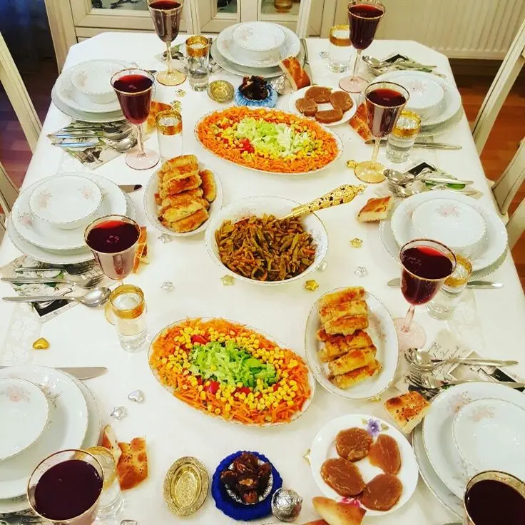 سفره افطار با غذاهای رنگارنگ و جذاب برای کودکان