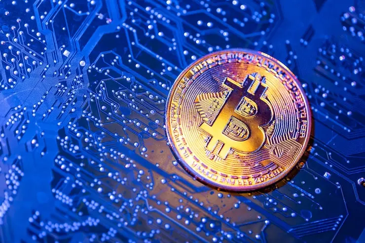 تورم چه تأثیری بر قیمت بیت‌کوین دارد؛ راهنمای ساده برای شروع
