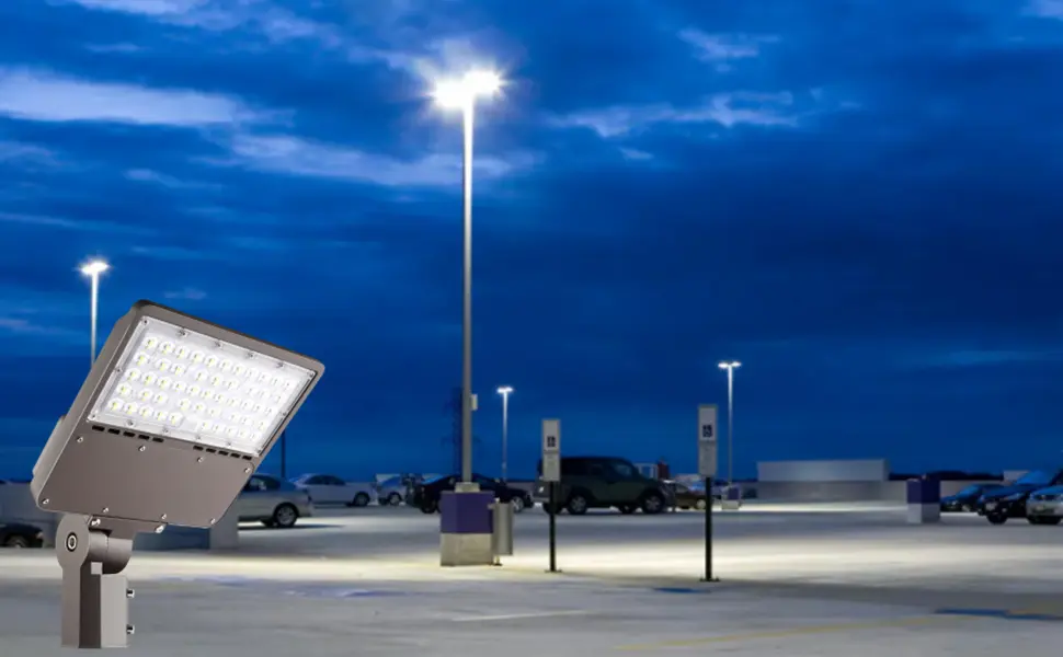 چراغ LED پارکینگ با نور سفید سرد و روشنایی یکنواخت
