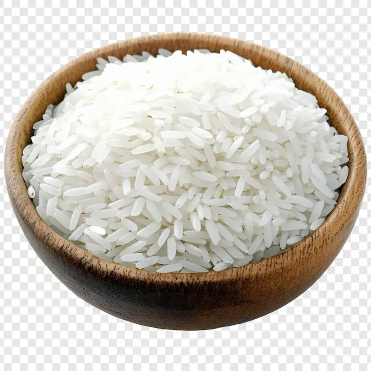 کاسه چوبی پر از برنج پخته شده با بافت نرم و چسبناک