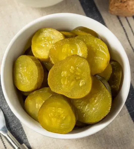 مراحل آماده‌سازی سبزیجات برای ترشی مخلوط