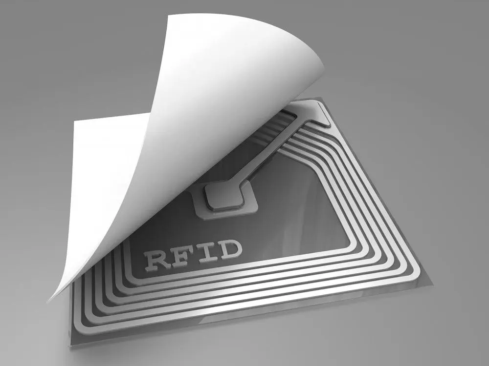 برچسب RFID روی یک کالا در انبار