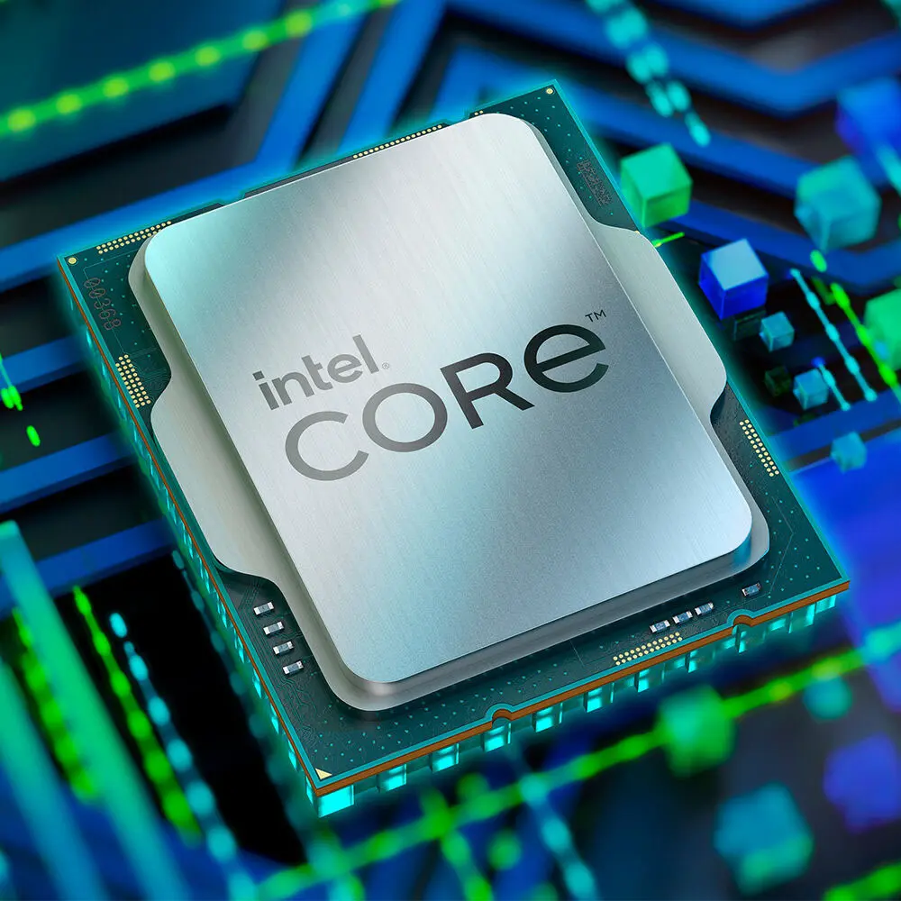 نمای نزدیک یک پردازنده CPU با قطعات الکترونیکی و تراشه‌های آن