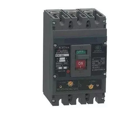 مقایسه فیزیکی بین یک کلید اتوماتیک و فیوز مینیاتوری در تابلو الکتریکی