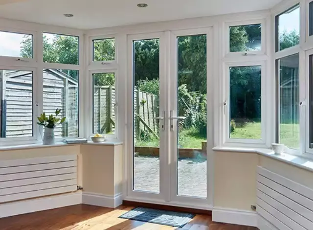 نصب درب UPVC با استفاده از سیستم قفل مدرن