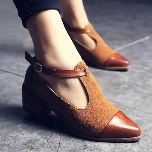 نمونه‌ای از کفش‌های زنانه با چرم طبیعی و طراحی کلاسیک