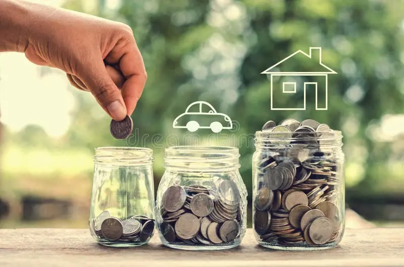 ذخیره پول در ظروف شیشهای به عنوان یک روش سنتی برای حفظ ارزش سرمایه