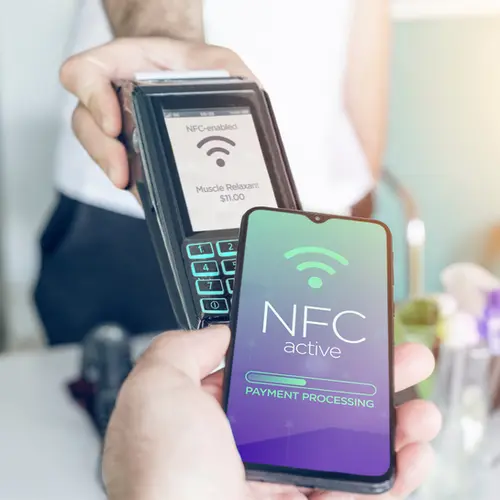 گوشی هوشمند با پشتیبانی از پرداخت بدون تماس NFC