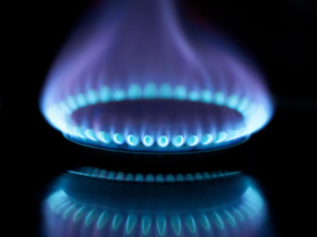 تاسیسات مایع‌سازی گاز طبیعی در یک کارخانه LNG